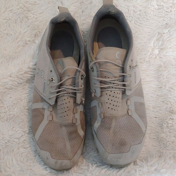 UQ On Cloud Womens Grey Swiss Engineering Running Shoe size W9.5 - Picture 1 of 7